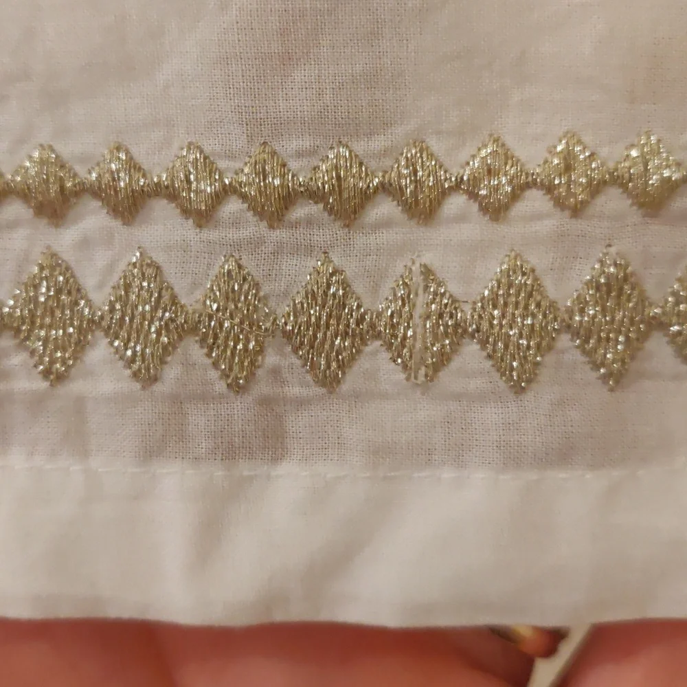 Gymboree white and gold bottom embroidered cotton skirt sz7